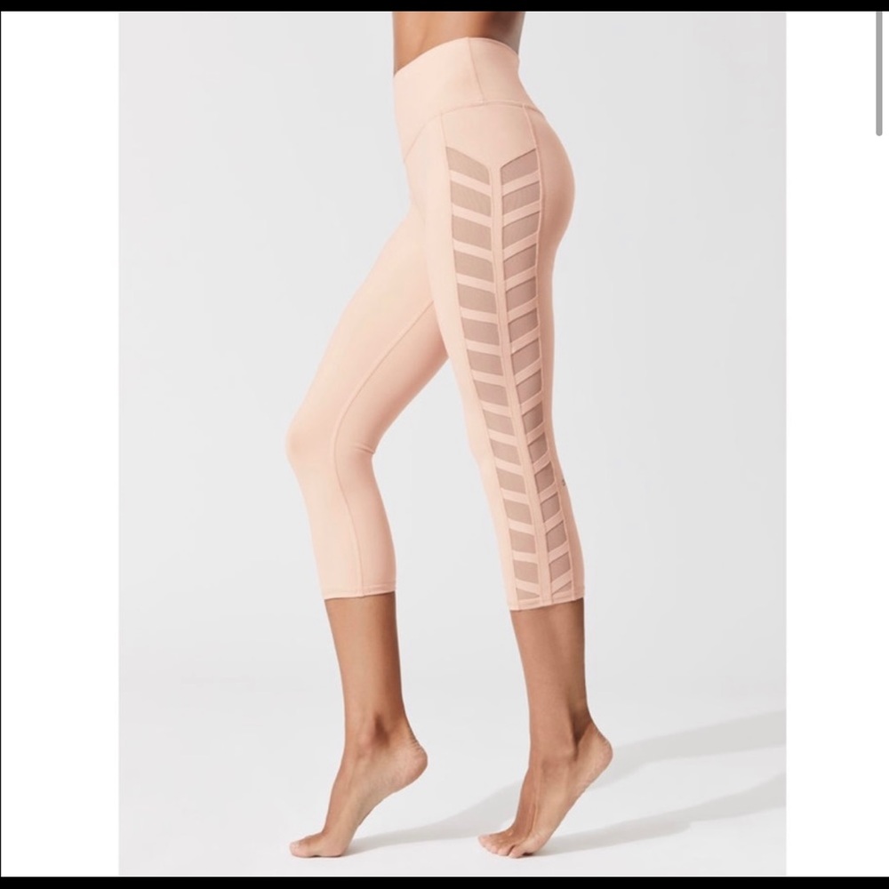 ALO Yoga Chevron Capri Nectar